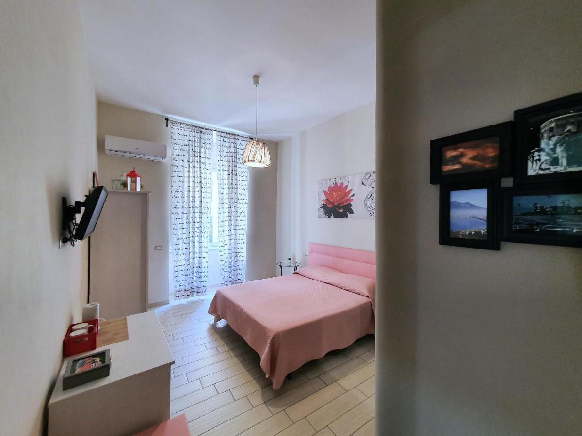 Domus Armenio Bed & Breakfast Наполи Екстериор снимка