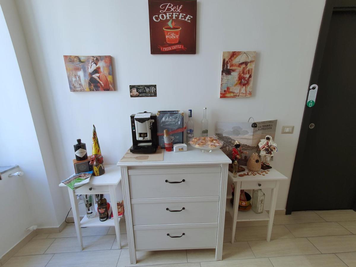 Domus Armenio Bed & Breakfast Наполи Екстериор снимка