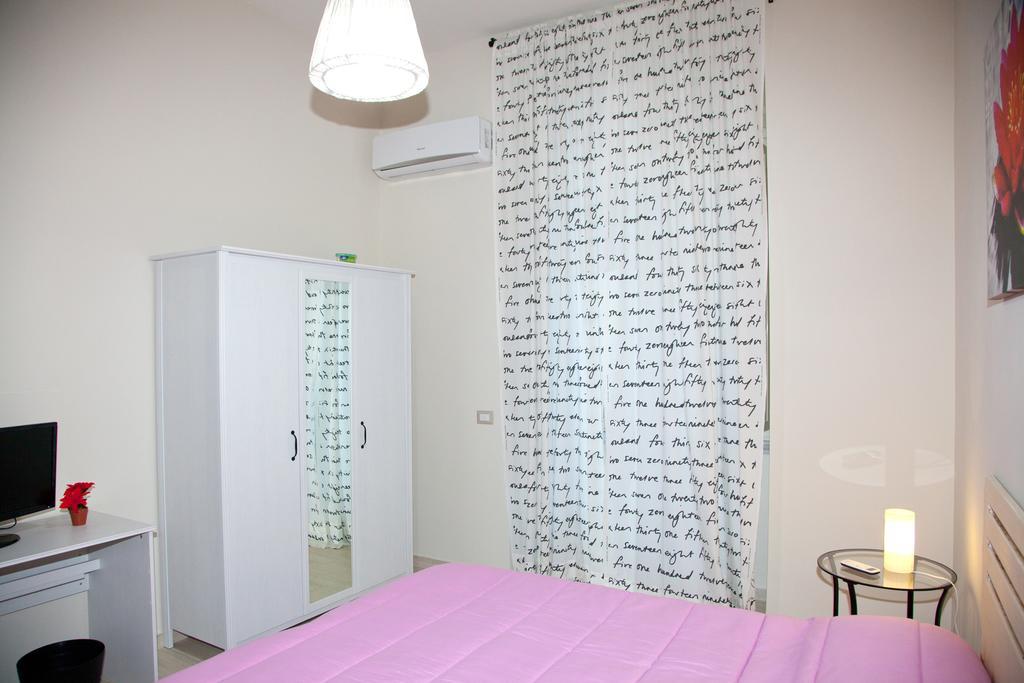 Domus Armenio Bed & Breakfast Наполи Стая снимка