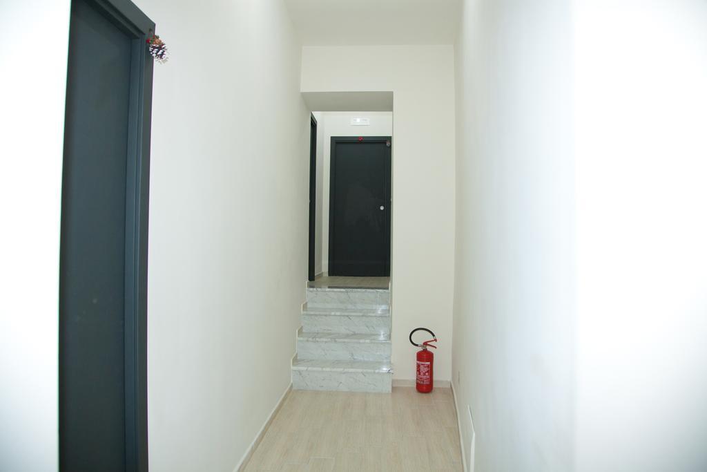 Domus Armenio Bed & Breakfast Наполи Екстериор снимка