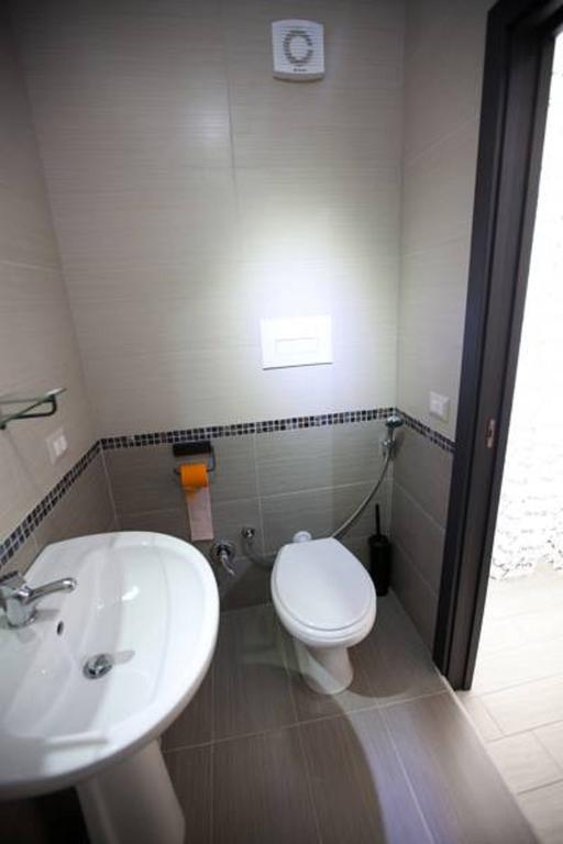 Domus Armenio Bed & Breakfast Наполи Екстериор снимка