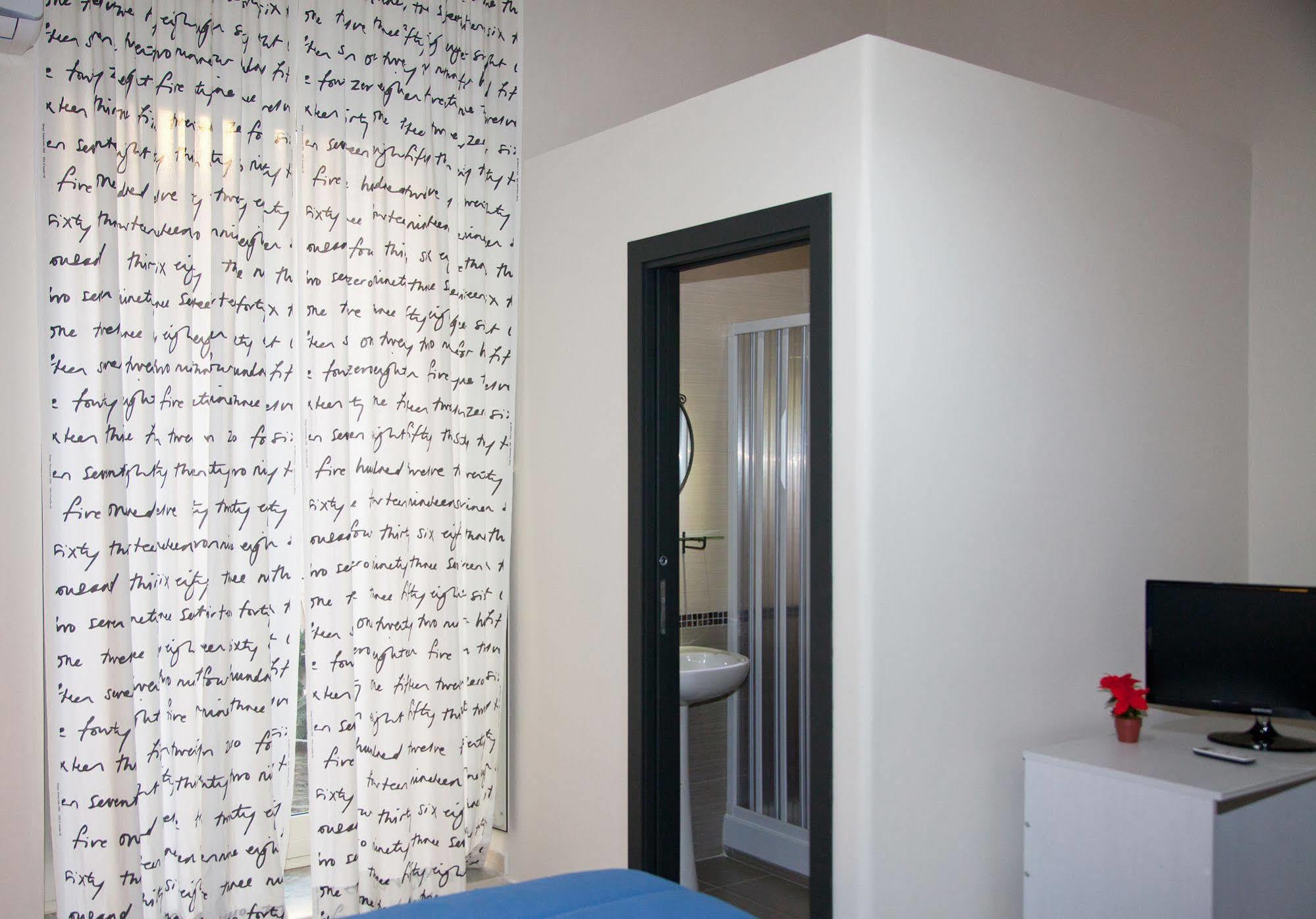Domus Armenio Bed & Breakfast Наполи Екстериор снимка